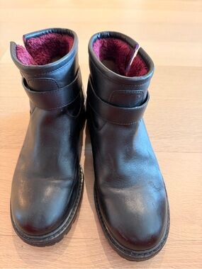 FENDI Black Leather Moto Boots w red  Shearling Trim